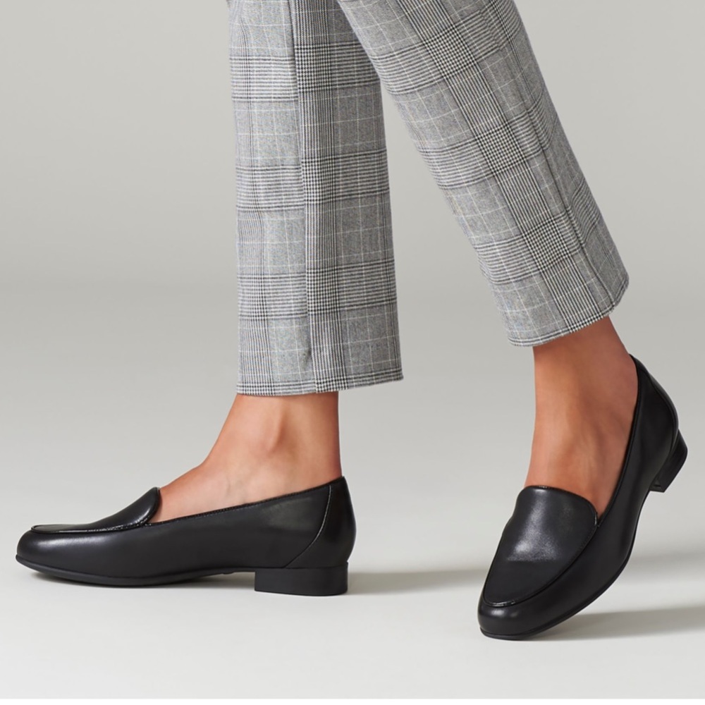 Clarks-Un Blush Ease- Black Leather Loafers